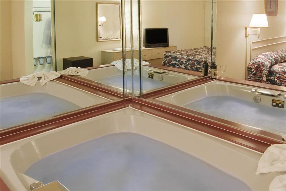 Econo Lodge Gainesville Room photo